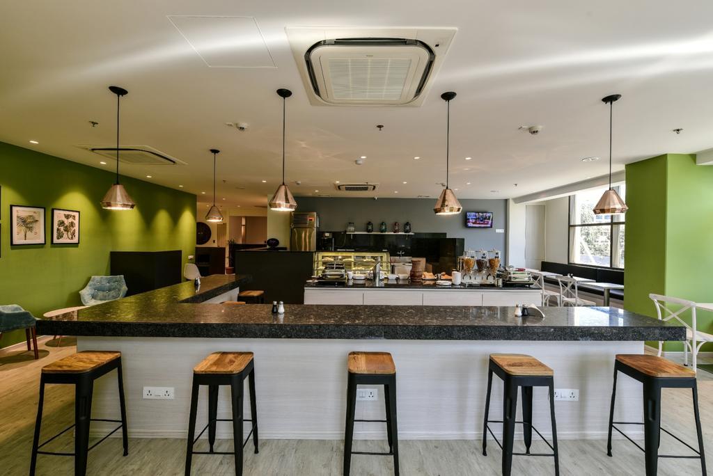 Urbanpod Hotel Мумбаи Экстерьер фото